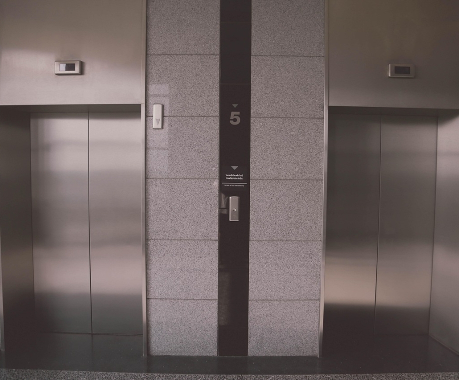 elevator-939515_1280